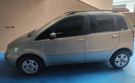 FIAT IDEA 1.4 MPI ELX 8V FLEX 4P MANUAL FIAT IDEA 1.4 MPI ELX 8V FLEX 4P MANUAL